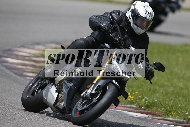 /Archiv-2024/29 12.06.2024 MOTO.CH Track Day ADR/Gruppe blau/26